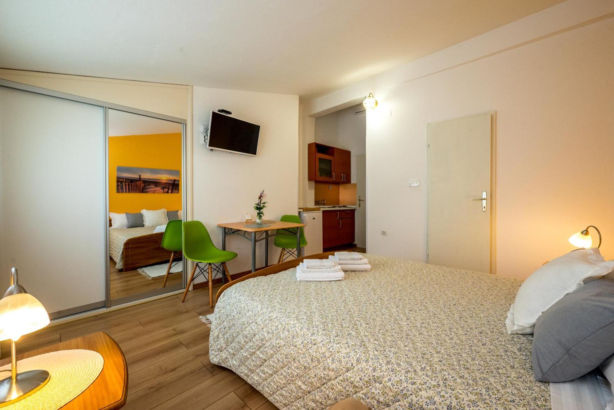 Apartments Marija Makarska Bagian luar foto